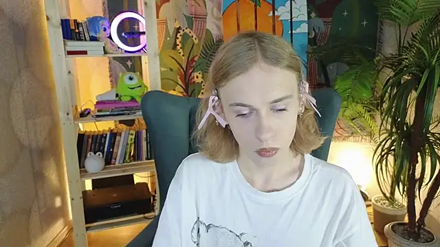 BarbieRichy online show from September 25, 2025, 12:33 pm