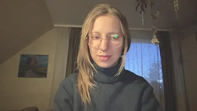 Snapshot of SenseInner chatting on November 15, 2025, 3:05 pm SenseInner online show from November 15, 2025, 3:05 pm