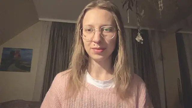 Snapshot of SenseInner chatting on November 14, 2025, 4:32 pm SenseInner online show from November 14, 2025, 4:32 pm