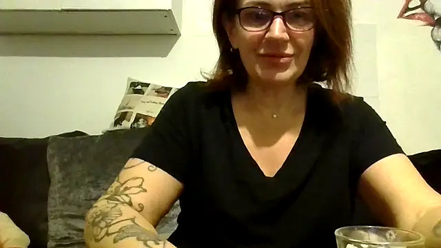 RubyyRosee online show from December 2, 2025, 6:37 am