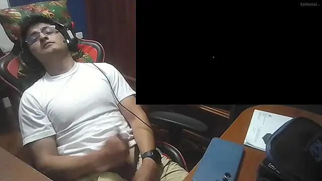 Snapshot of SVGUSSV chatting on November 30, 2025, 12:44 am SVGUSSV online show from November 30, 2025, 12:44 am