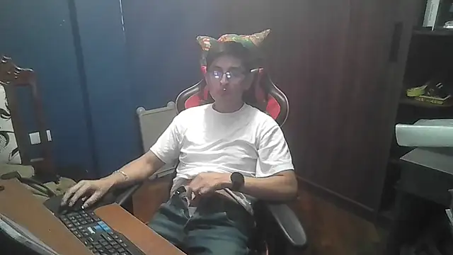 Snapshot of SVGUSSV chatting on September 16, 2025, 1:17 am SVGUSSV online show from September 16, 2025, 1:17 am