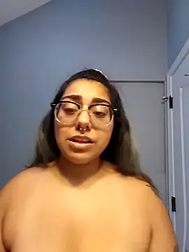 Lovelyrainn online show from September 22, 2025, 11:55 pm