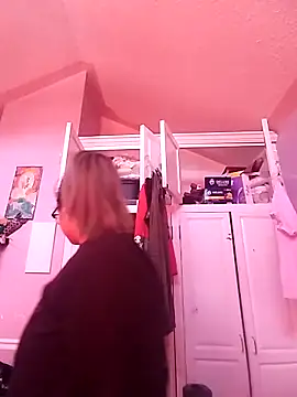 Lovelyrainn online show from September 26, 2025, 4:25 pm