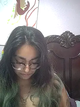 Lovelyrainn online show from December 3, 2025, 9:53 am