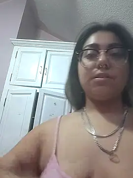 Lovelyrainn online show from October 28, 2025, 2:05 pm