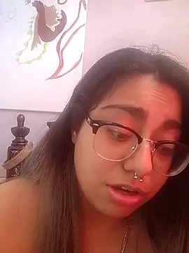 Lovelyrainn online show from November 9, 2025, 4:44 pm