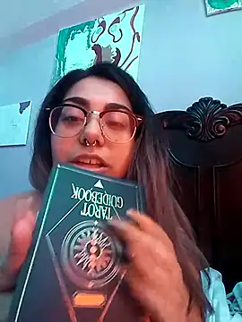 Lovelyrainn online show from October 1, 2025, 5:39 pm