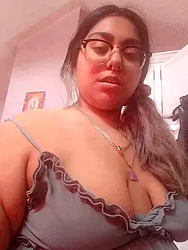 Lovelyrainn online show from November 14, 2025, 5:49 pm