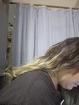 Lovelyrainn online show from October 19, 2025, 9:45 am