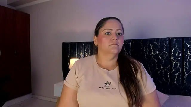 Snapshot of katte_landerr chatting on February 4, 2026, 1:06 pm katte landerr online show from February 4, 2026, 1:06 pm