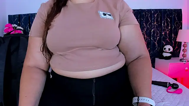 Snapshot of katte_landerr chatting on July 10, 2026, 12:05 pm katte landerr online show from July 10, 2026, 12:05 pm