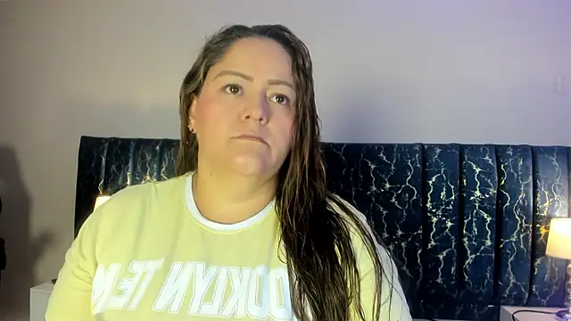 Snapshot of katte_landerr chatting on February 2, 2026, 1:21 pm katte landerr online show from February 2, 2026, 1:21 pm