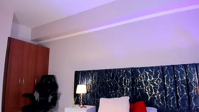 Snapshot of katte_landerr chatting on February 26, 2026, 1:11 pm katte landerr online show from February 26, 2026, 1:11 pm