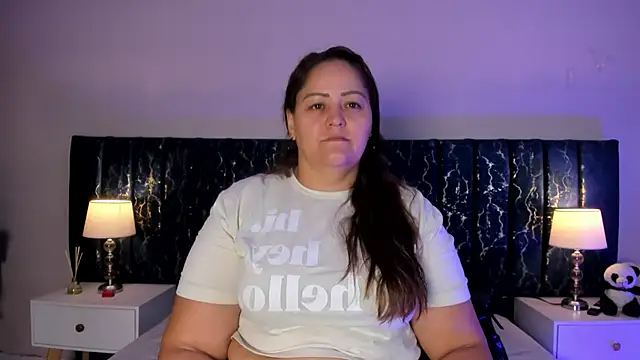 Snapshot of katte_landerr chatting on February 21, 2026, 12:40 pm katte landerr online show from February 21, 2026, 12:40 pm