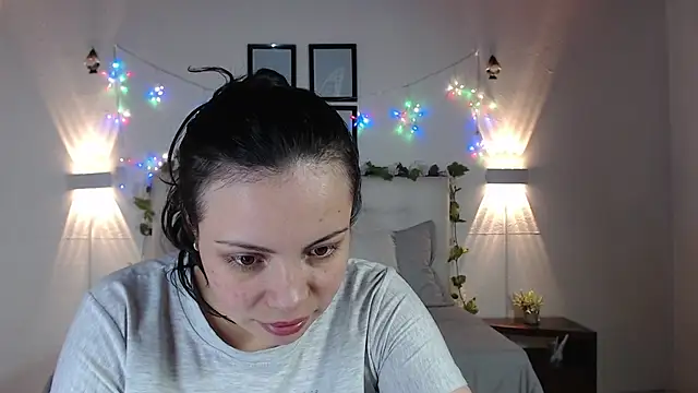 Snapshot of Megan_05_ chatting on May 1, 2026, 6:57 pm Megan 05 online show from May 1, 2026, 6:57 pm