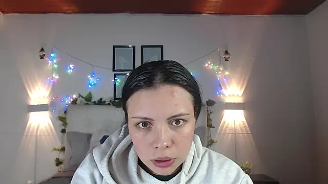 Megan 05  online show from April 9, 2026, 7:09 pm