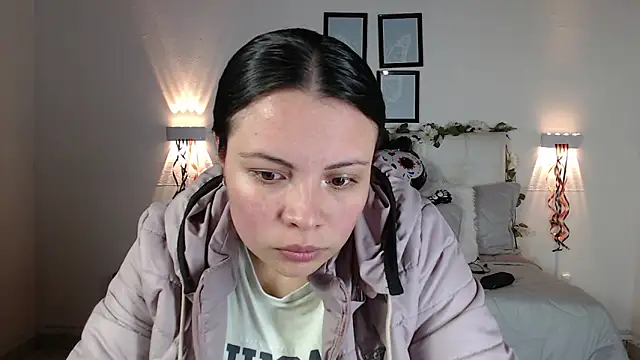 Snapshot of Megan_05_ chatting on November 13, 2025, 8:02 pm Megan 05 online show from November 13, 2025, 8:02 pm