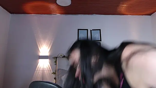 Snapshot of Megan_05_ chatting on November 24, 2025, 6:52 pm Megan 05 online show from November 24, 2025, 6:52 pm