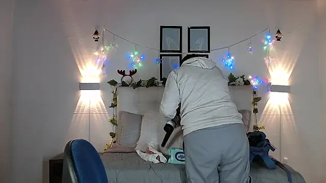 Megan 05  online show from January 9, 2026, 6:37 pm