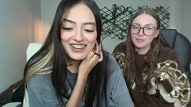 velvet  moon online show from April 11, 2026, 11:19 pm