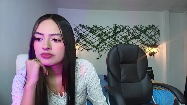 velvet  moon online show from April 9, 2026, 12:56 am