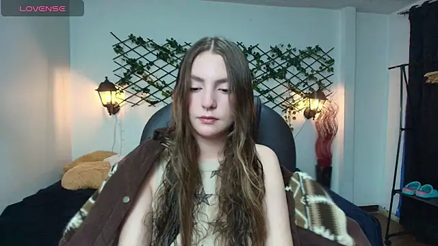 Snapshot of velvet__moon chatting on June 1, 2026, 2:17 pm velvet moon online show from June 1, 2026, 2:17 pm