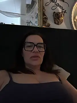 Snapshot of _Melia_ chatting on June 28, 2026, 8:31 am Melia online show from June 28, 2026, 8:31 am