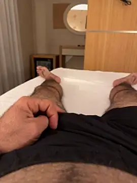 Snapshot of 35-Dsk chatting on November 11, 2025, 8:25 pm 35-Dsk online show from November 11, 2025, 8:25 pm