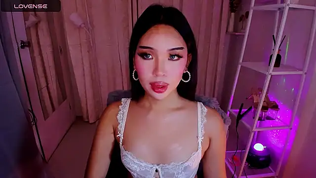 MS LUNA online show from November 25, 2025, 8:31 pm