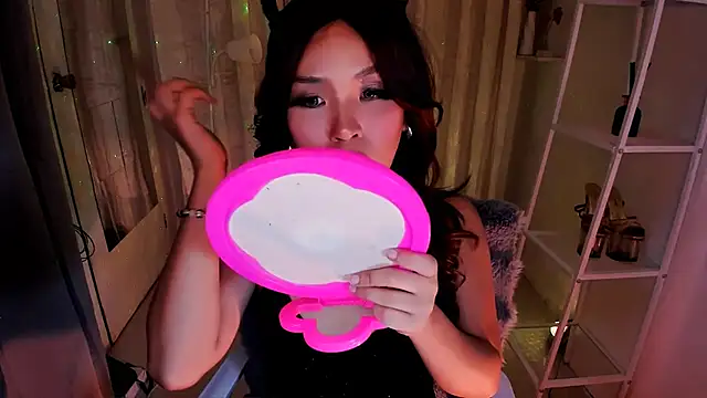 MS LUNA online show from September 23, 2025, 7:43 pm