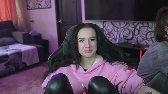 Snapshot of lis_silver chatting on February 9, 2026, 10:24 am lis silver online show from February 9, 2026, 10:24 am