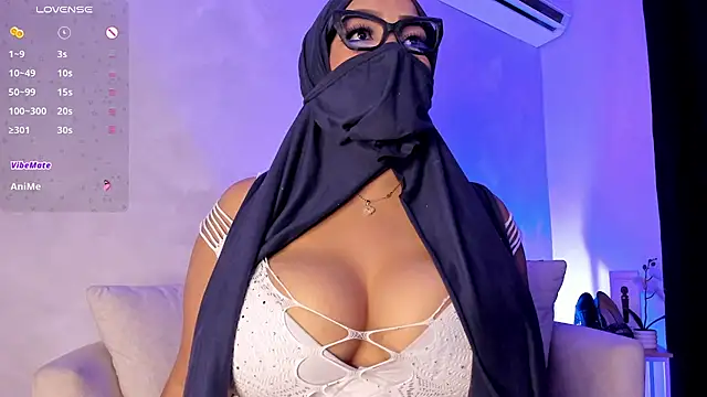 Snapshot of thaira_aly chatting on May 17, 2026, 12:21 am thaira aly online show from May 17, 2026, 12:21 am