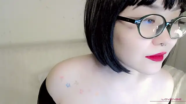 tsunade chan online show from December 15, 2025, 4:13 pm