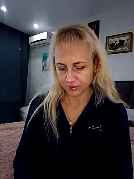 KissMiSveet online show from December 1, 2025, 10:38 am