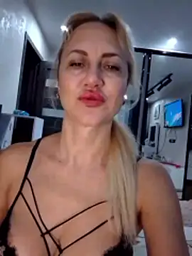 Snapshot of KissMiSveet chatting on January 9, 2026, 4:36 pm KissMiSveet online show from January 9, 2026, 4:36 pm