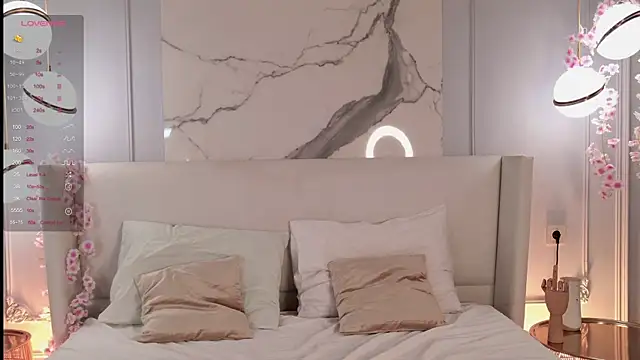 AdoraCortes online show from November 14, 2025, 5:11 am