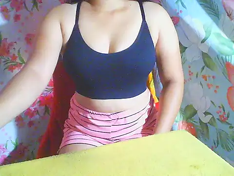 Snapshot of Katie_Winslet chatting on February 19, 2026, 12:18 am Katie Winslet online show from February 19, 2026, 12:18 am