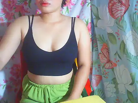 Snapshot of Katie_Winslet chatting on December 22, 2025, 11:49 pm Katie Winslet online show from December 22, 2025, 11:49 pm