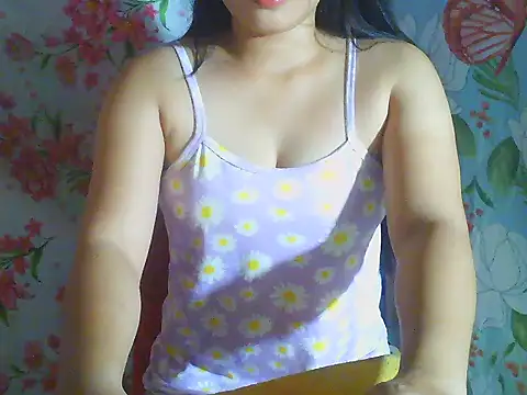 Snapshot of Katie_Winslet chatting on January 15, 2026, 12:14 am Katie Winslet online show from January 15, 2026, 12:14 am