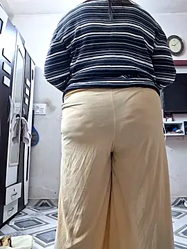 SIMIHOT online show from December 21, 2025, 3:25 pm