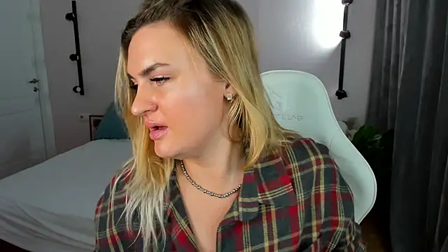 Snapshot of Marie_Ellie chatting on March 23, 2026, 1:50 am Marie Ellie online show from March 23, 2026, 1:50 am