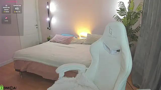 Snapshot of Marie_Ellie chatting on February 4, 2026, 1:44 am Marie Ellie online show from February 4, 2026, 1:44 am