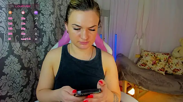 Snapshot of Marie_Ellie chatting on March 25, 2026, 2:01 am Marie Ellie online show from March 25, 2026, 2:01 am