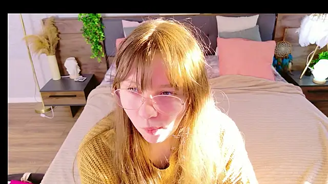 Snapshot of Moon__Bunny chatting on May 29, 2026, 3:18 pm Moon Bunny online show from May 29, 2026, 3:18 pm