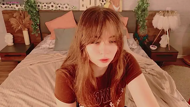 Snapshot of Moon__Bunny chatting on July 14, 2026, 3:51 pm Moon Bunny online show from July 14, 2026, 3:51 pm
