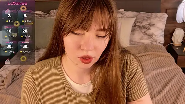 Snapshot of Moon__Bunny chatting on May 10, 2026, 1:25 pm Moon Bunny online show from May 10, 2026, 1:25 pm