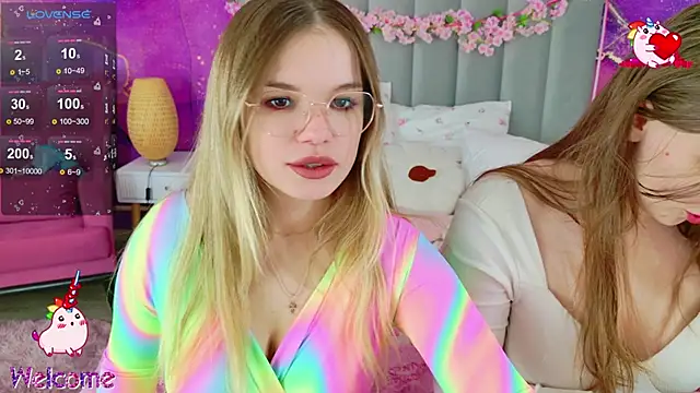 Snapshot of Moon__Bunny chatting on February 5, 2026, 12:34 pm Moon Bunny online show from February 5, 2026, 12:34 pm