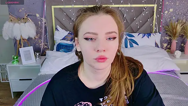 Snapshot of Moon__Bunny chatting on February 13, 2026, 12:16 pm Moon Bunny online show from February 13, 2026, 12:16 pm