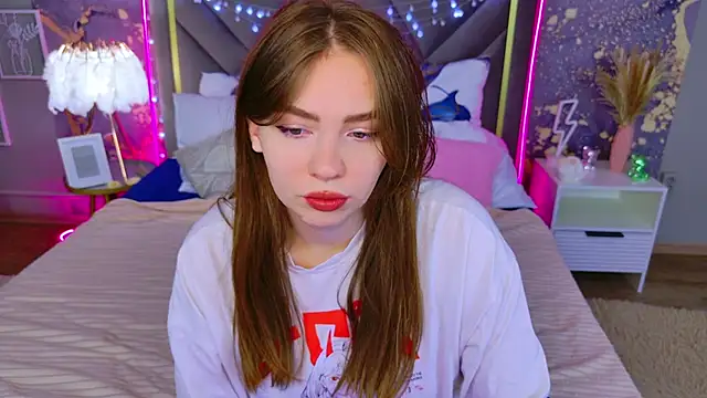 Snapshot of Moon__Bunny chatting on October 18, 2025, 3:14 pm Moon Bunny online show from October 18, 2025, 3:14 pm